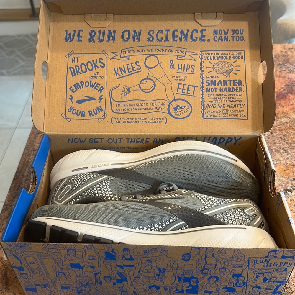 Brooks ghost 14 running sneakers, BN, never worn, in box. Men’s 9.5 medium.
